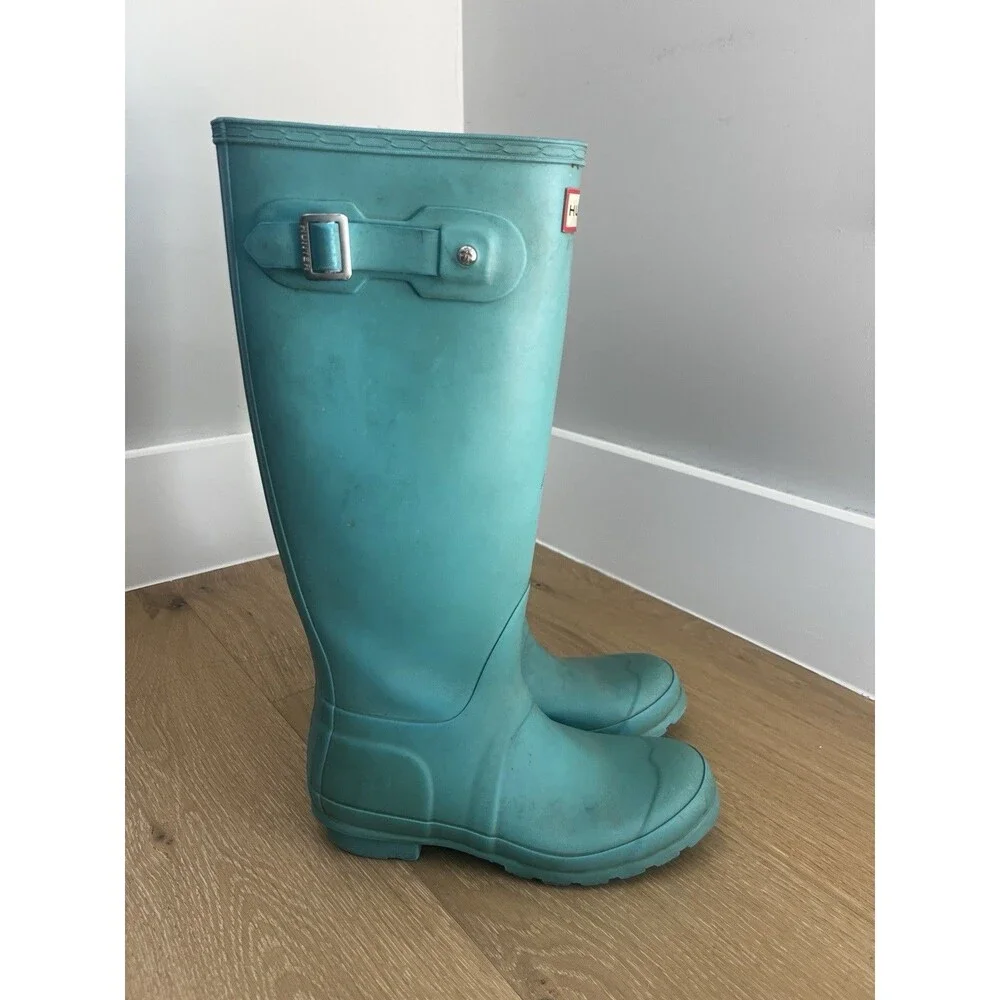 Hunter: Original Tall Teal Blue Rain Boots w/ Knit Fleece Boot Socks (L): Size 6
